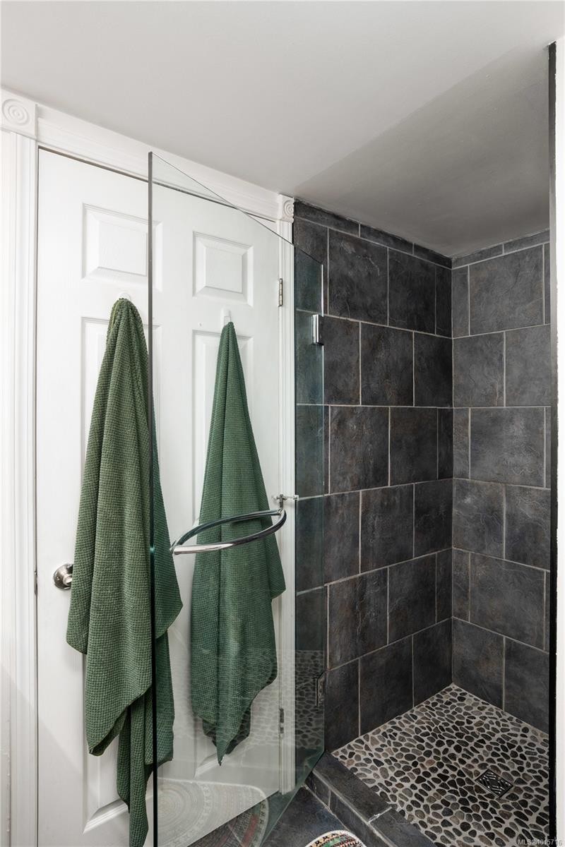 107-873 Esquimalt Rd, Esquimalt, BC - Indoor Photo Showing Bathroom