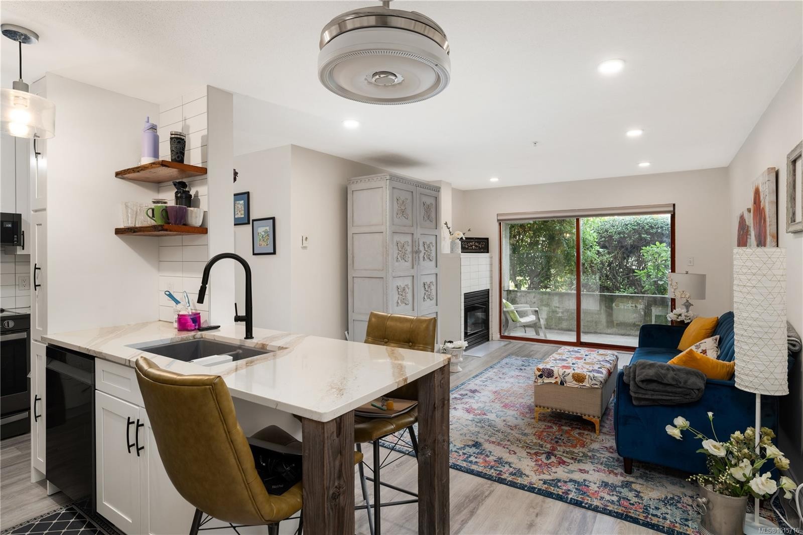 107-873 Esquimalt Rd, Esquimalt, BC - Indoor