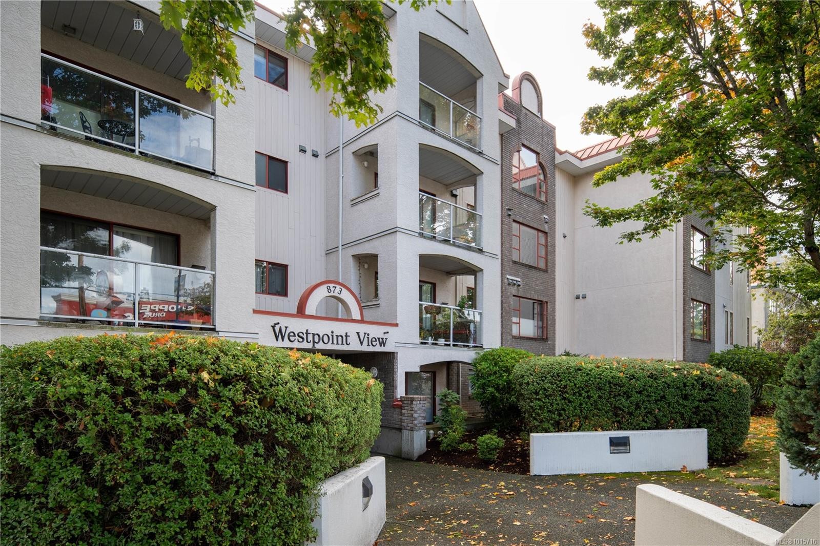 107-873 Esquimalt Rd, Esquimalt, BC - Outdoor