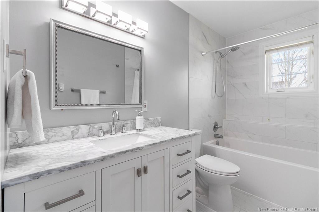 196 Sunshine Dr, Moncton, NB