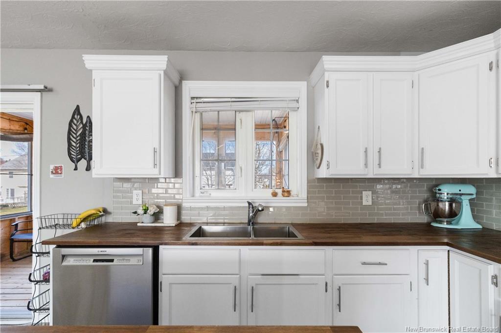 196 Sunshine Dr, Moncton, NB