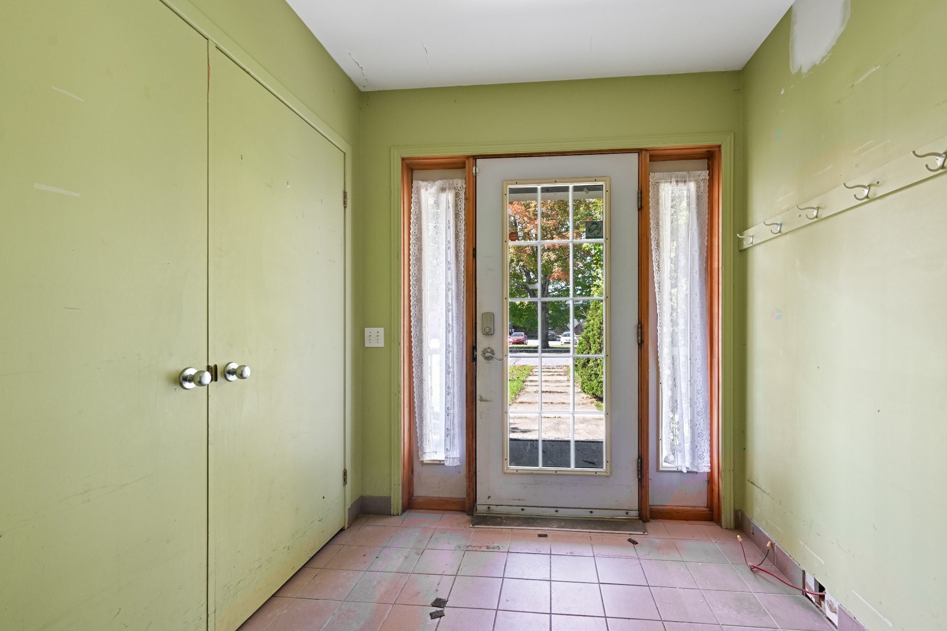 Hall d'entrée/Vestibule - 37 Rue St-Joseph, Bedford - Ville, QC - Indoor Photo Showing Other Room