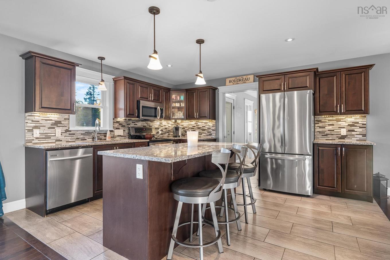 196 Confederation Avenue, Fall River, NS