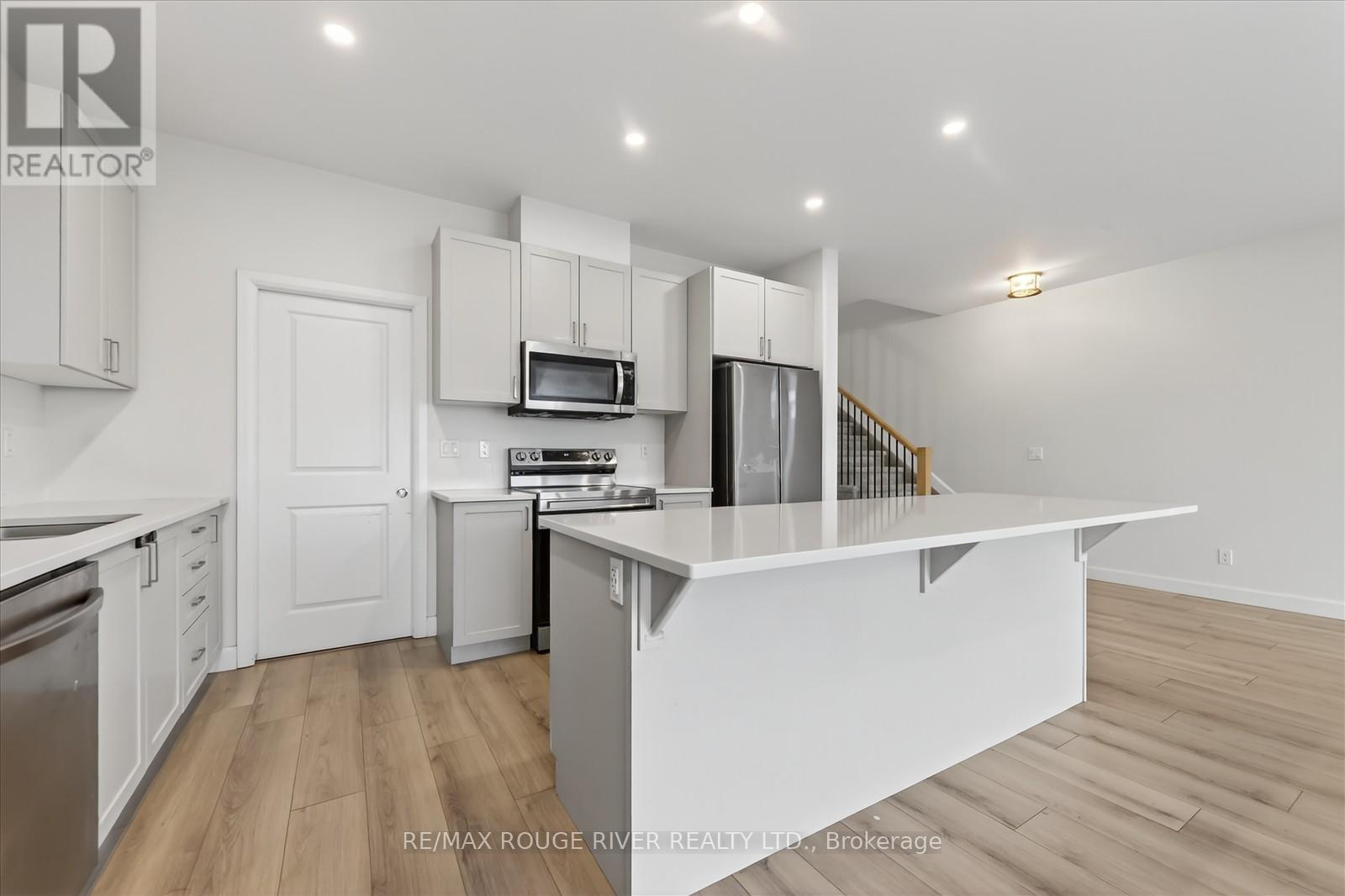 46 Erie Court, Loyalist, ON - Indoor Photo Showing Kitchen With Upgraded Kitchen