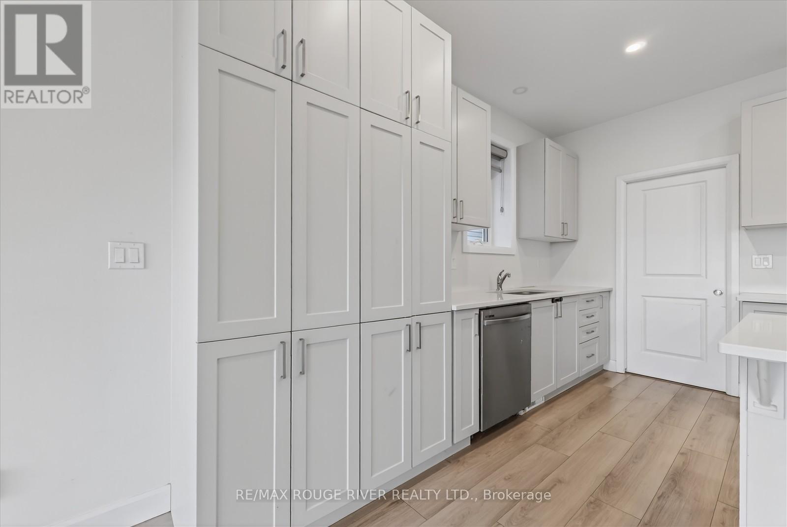 46 Erie Court, Loyalist, ON - Indoor Photo Showing Kitchen