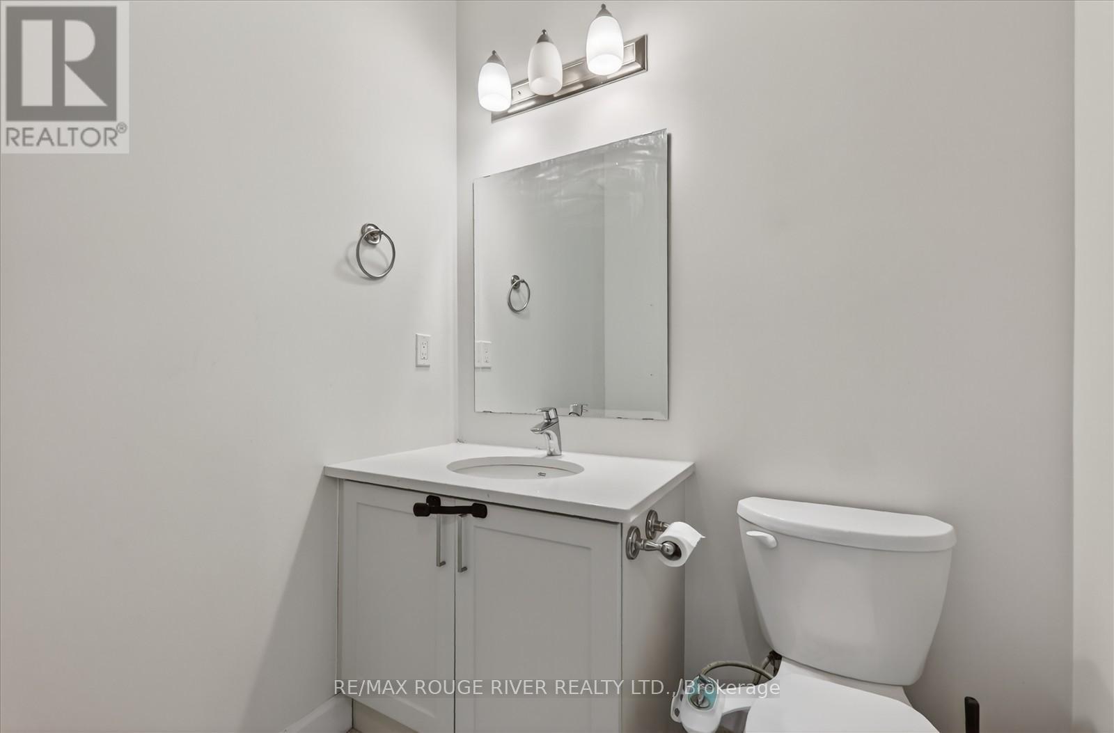 46 Erie Court, Loyalist, ON - Indoor Photo Showing Bathroom