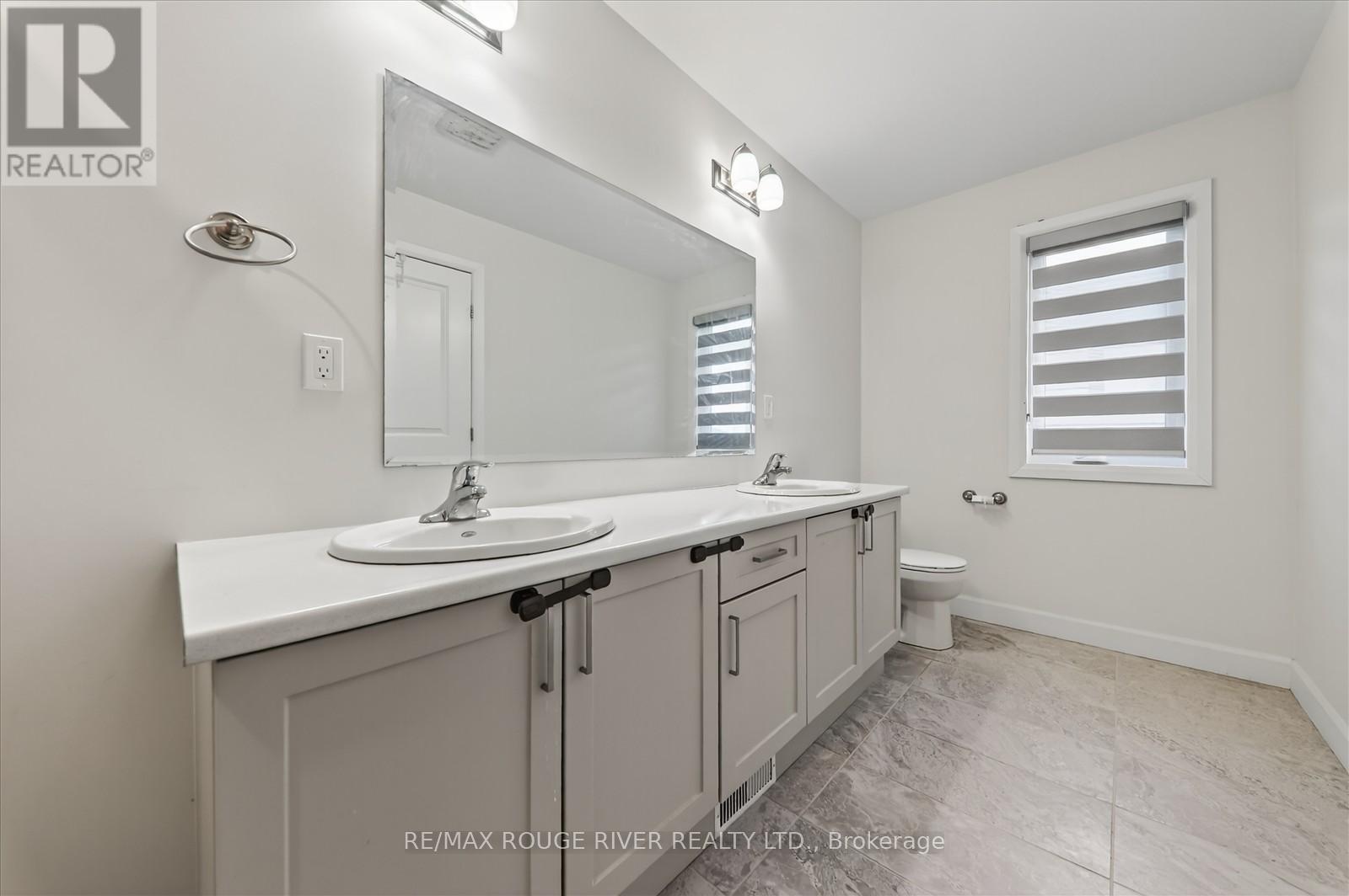46 Erie Court, Loyalist, ON - Indoor Photo Showing Bathroom