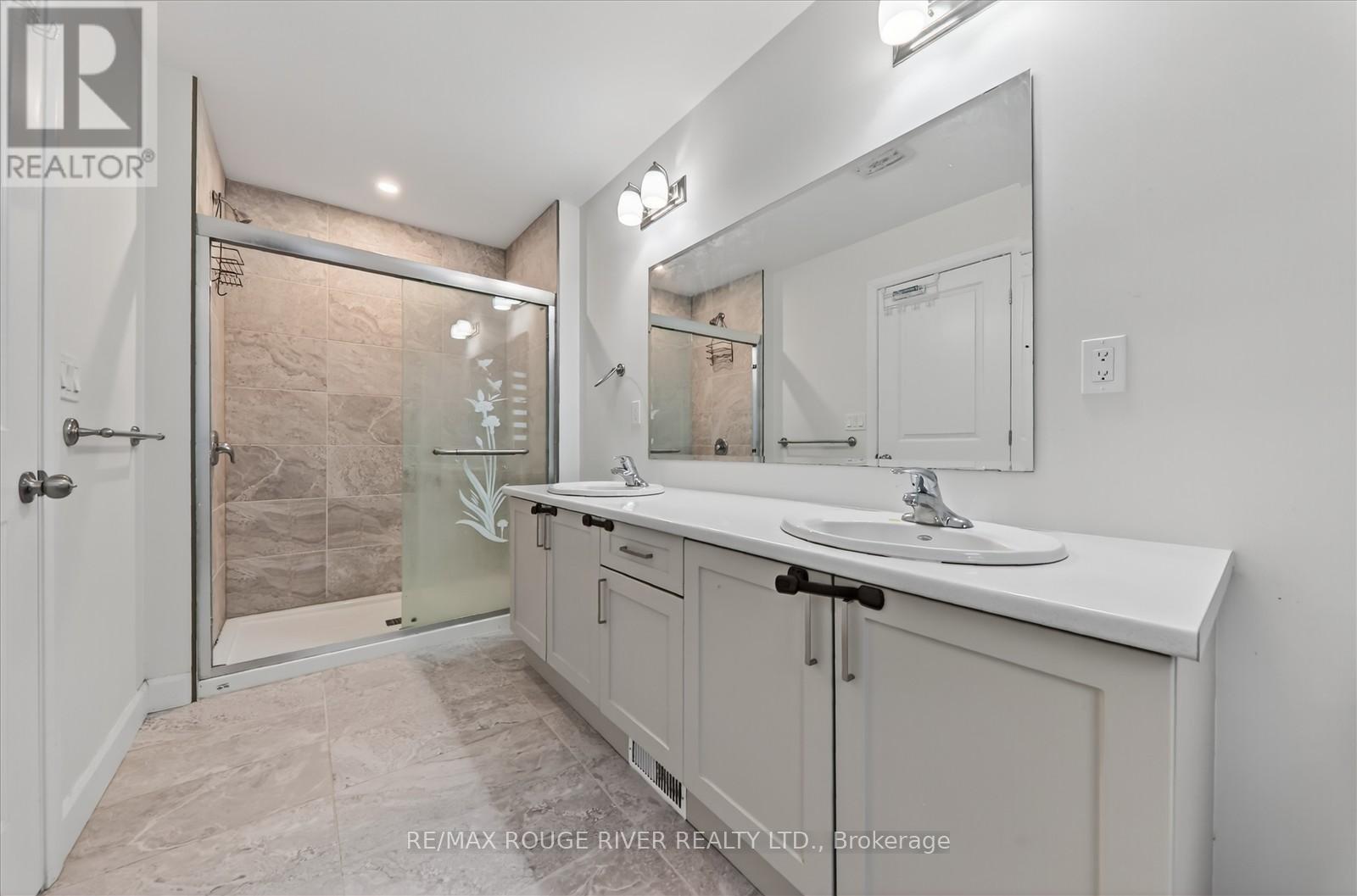 46 Erie Court, Loyalist, ON - Indoor Photo Showing Bathroom