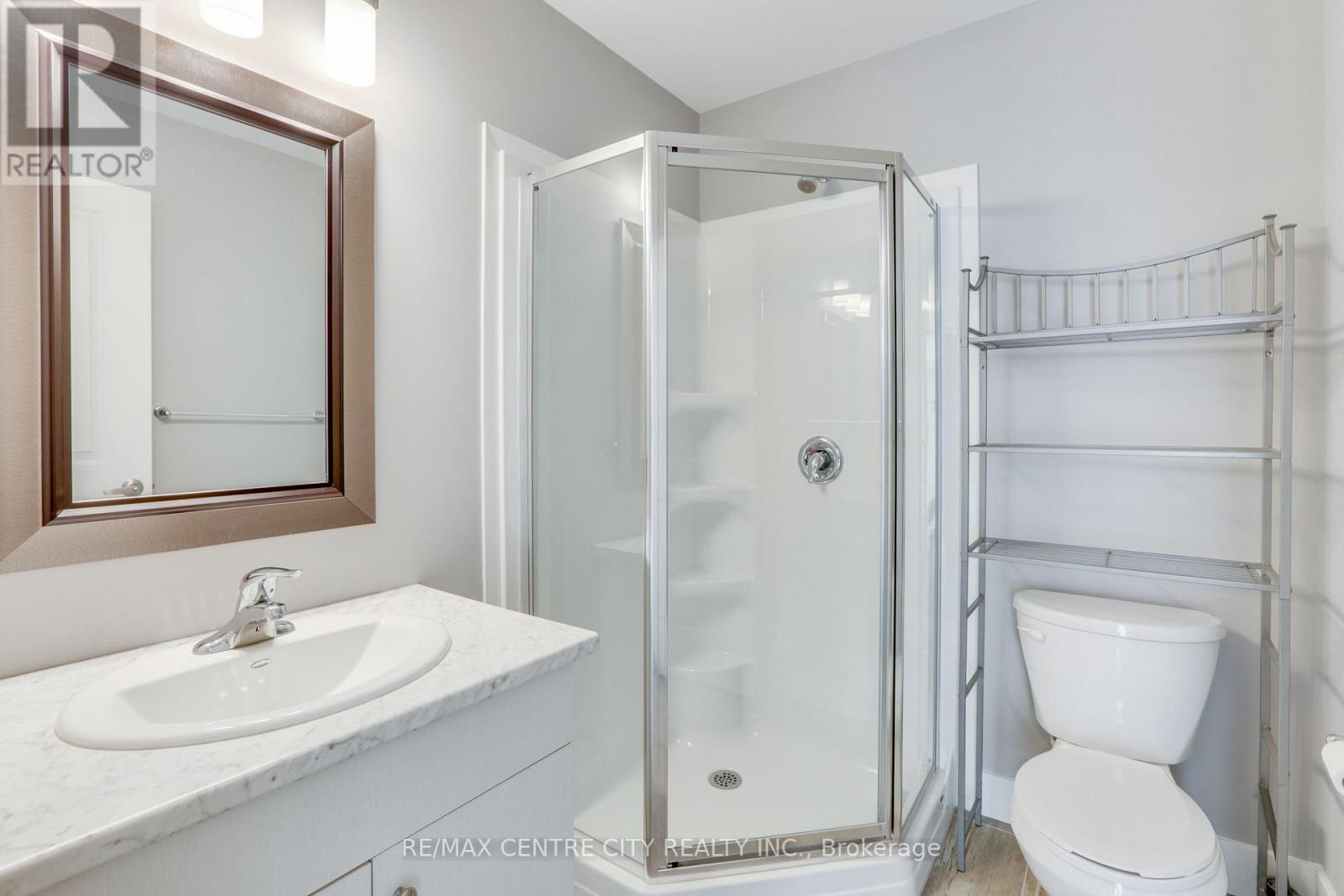 106 - 2070 Meadowgate Boulevard, London South (South U), ON - Indoor Photo Showing Bathroom