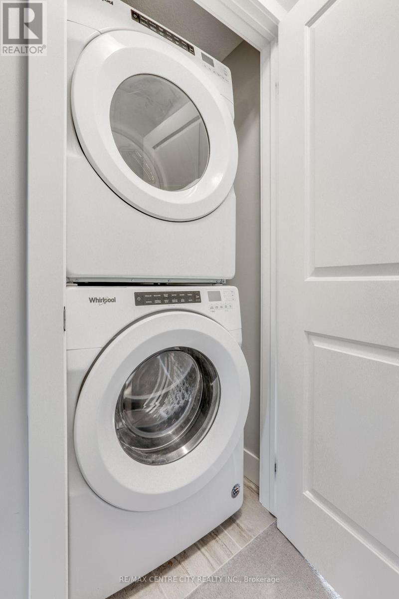 106 - 2070 Meadowgate Boulevard, London South (South U), ON - Indoor Photo Showing Laundry Room
