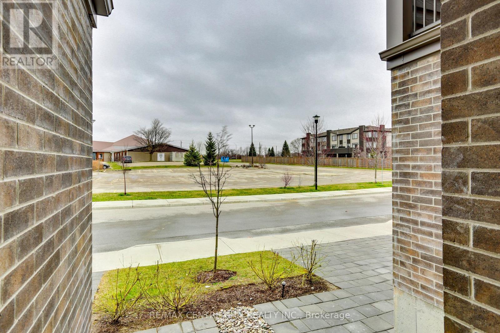 106 - 2070 Meadowgate Boulevard, London South (South U), ON - Outdoor