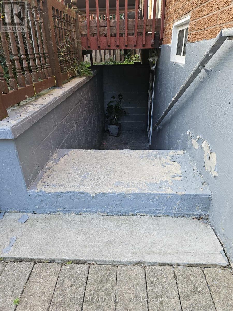 Lower - 112 Trafalgar Square, Vaughan, ON