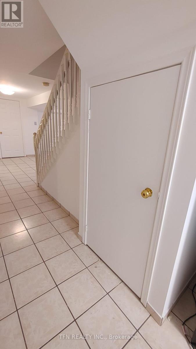 Lower - 112 Trafalgar Square, Vaughan, ON