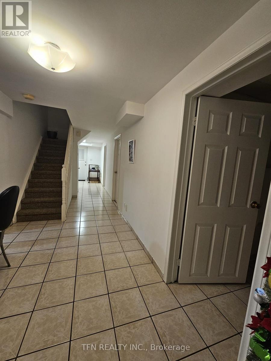 Lower - 112 Trafalgar Square, Vaughan, ON