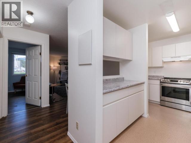 13-35 Lewes Boulevard, Whitehorse, YT - Indoor Photo Showing Kitchen