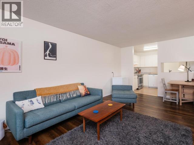 13-35 Lewes Boulevard, Whitehorse, YT - Indoor Photo Showing Living Room