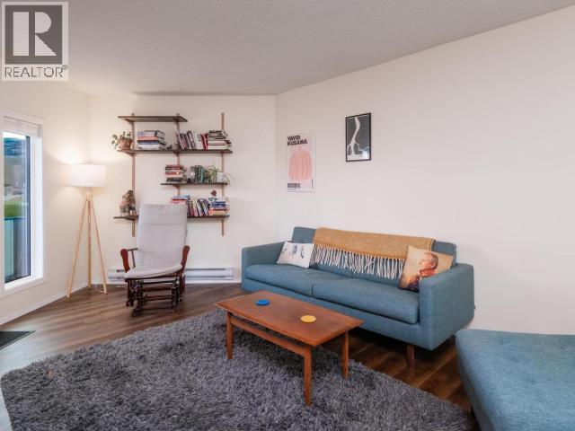 13-35 Lewes Boulevard, Whitehorse, YT - Indoor Photo Showing Living Room