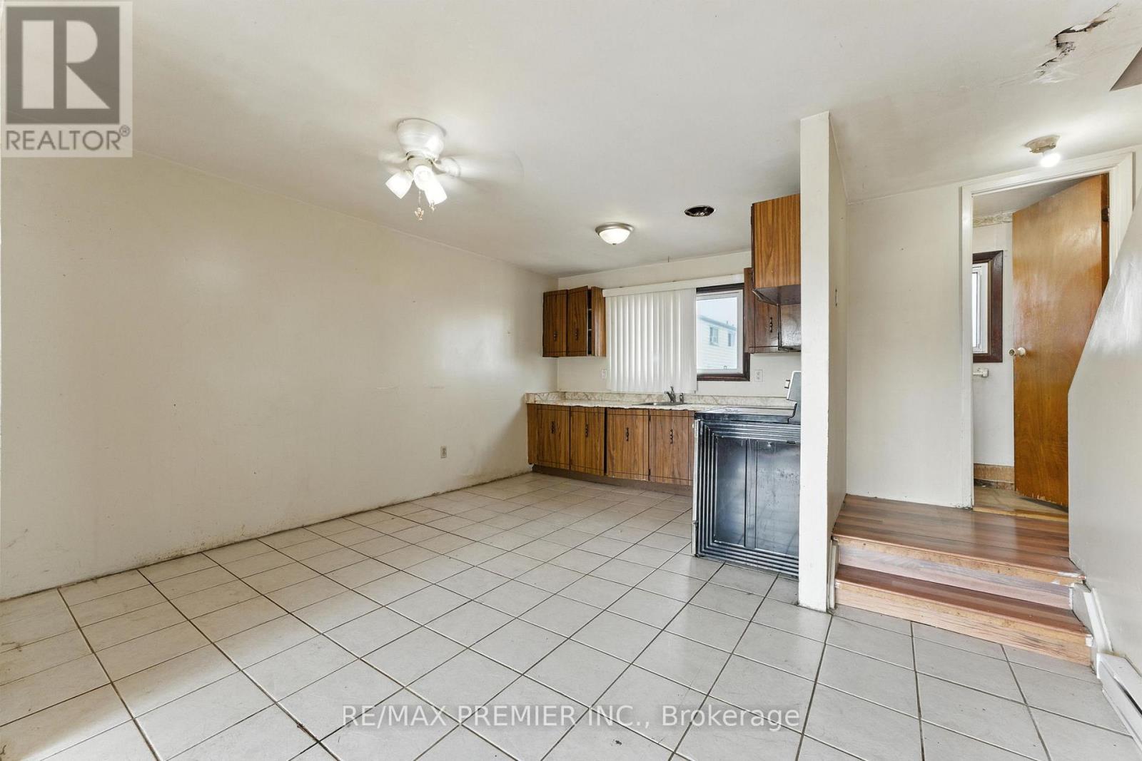 164E Henry Street, Brantford, ON - Indoor