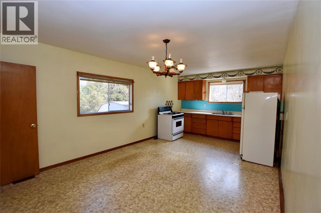 1916 Blackwell Road, Sarnia, ON - Indoor Photo Showing Kitchen