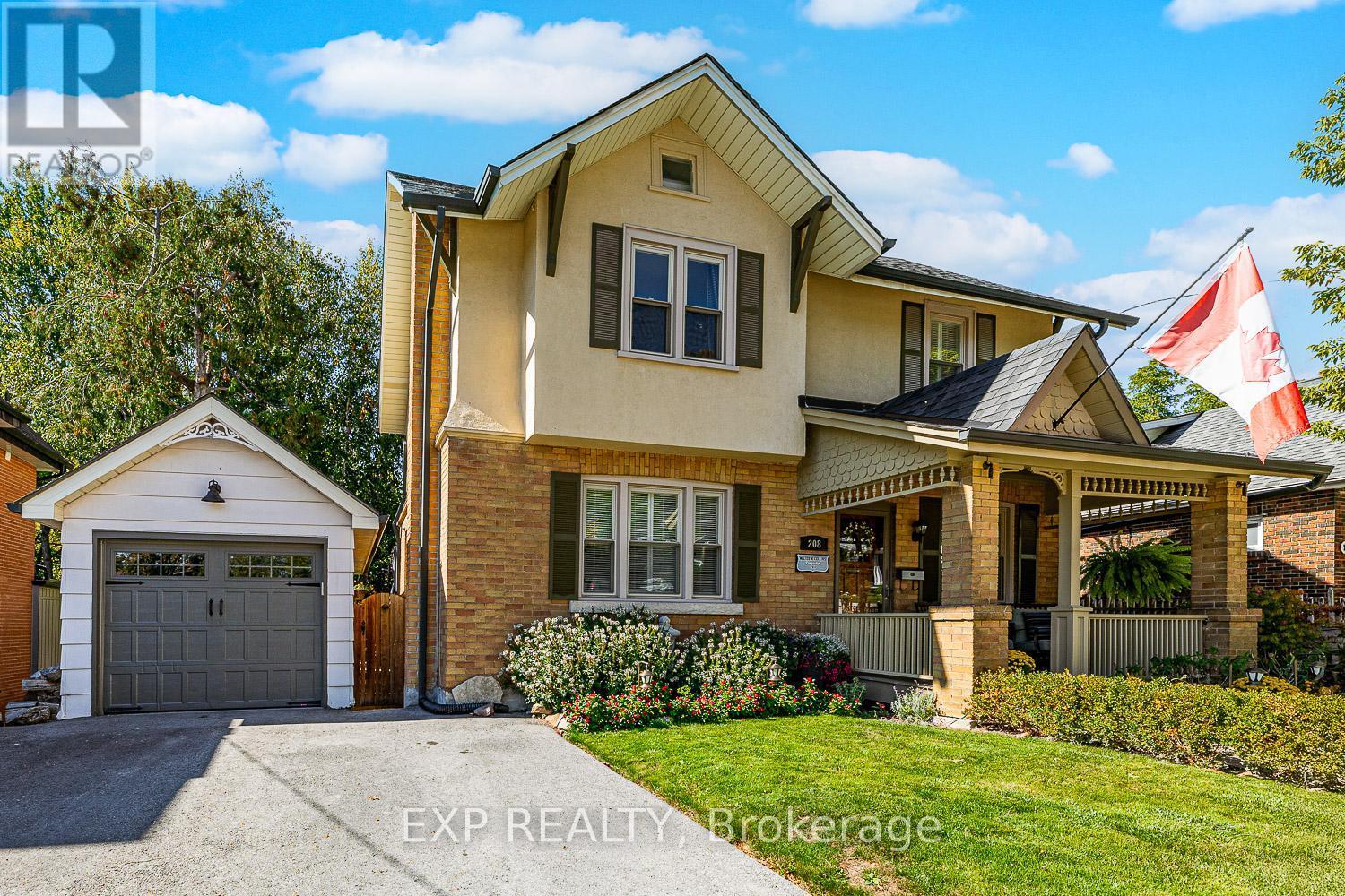 208 Lorne Avenue, Newmarket, ON - Outdoor With Facade