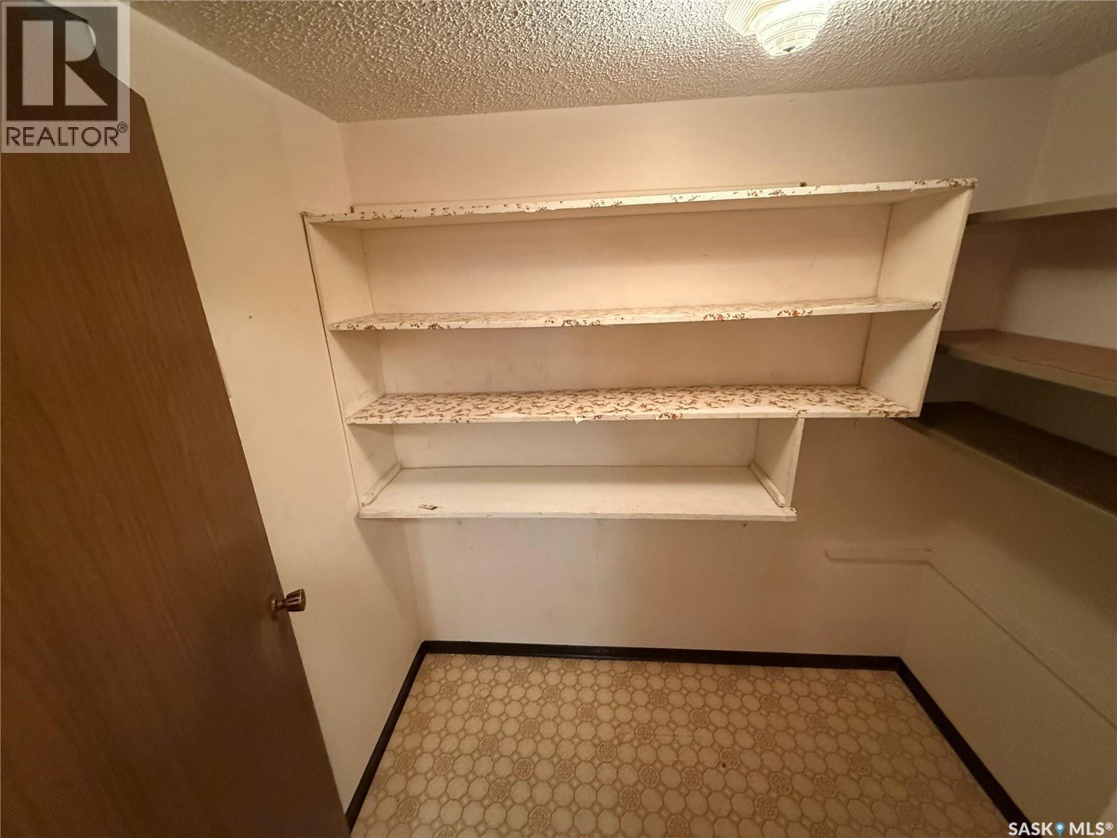 106 15 Barr Street, Regina, SK - Indoor With Storage