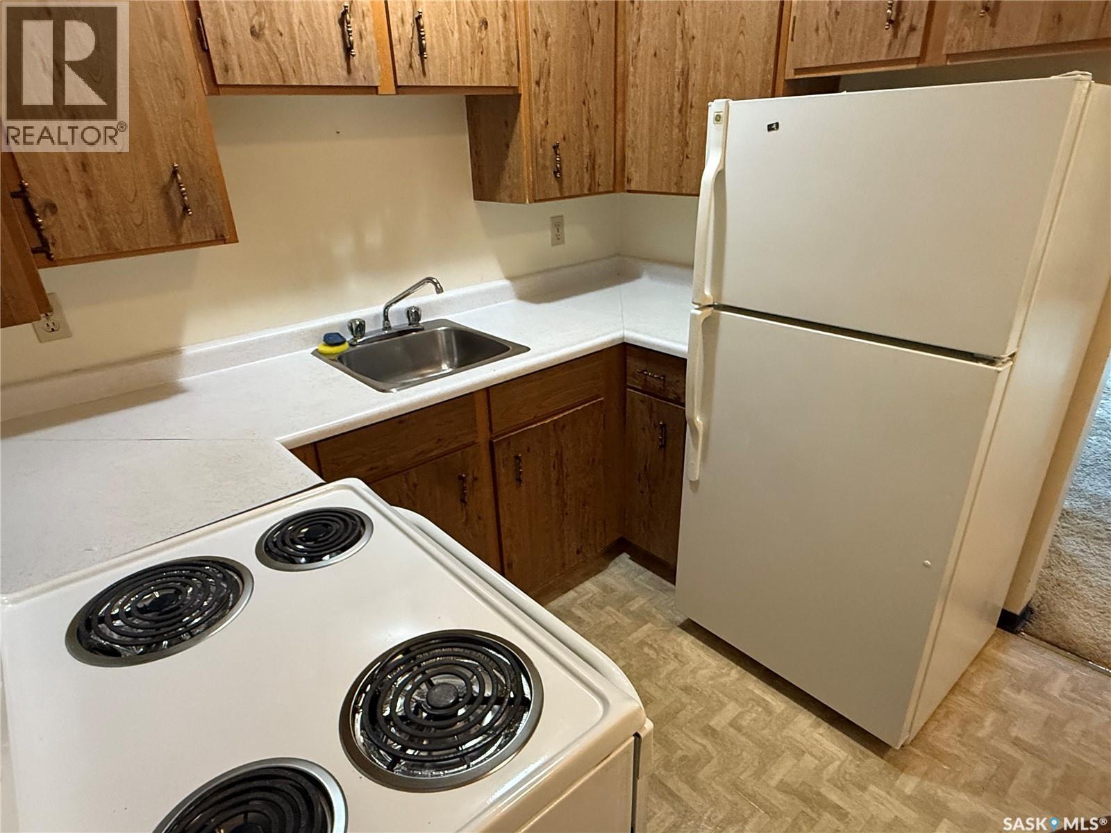 106 15 Barr Street, Regina, SK - Indoor Photo Showing Kitchen