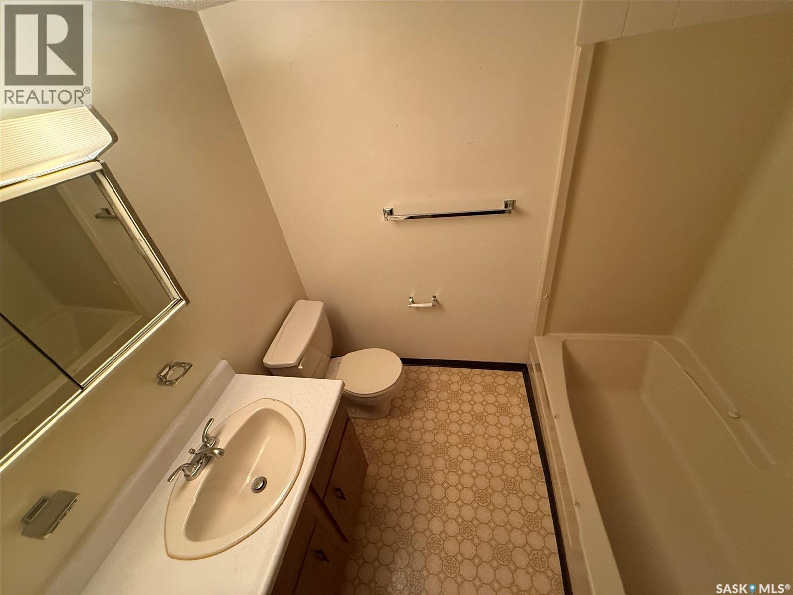 106 15 Barr Street, Regina, SK - Indoor Photo Showing Bathroom