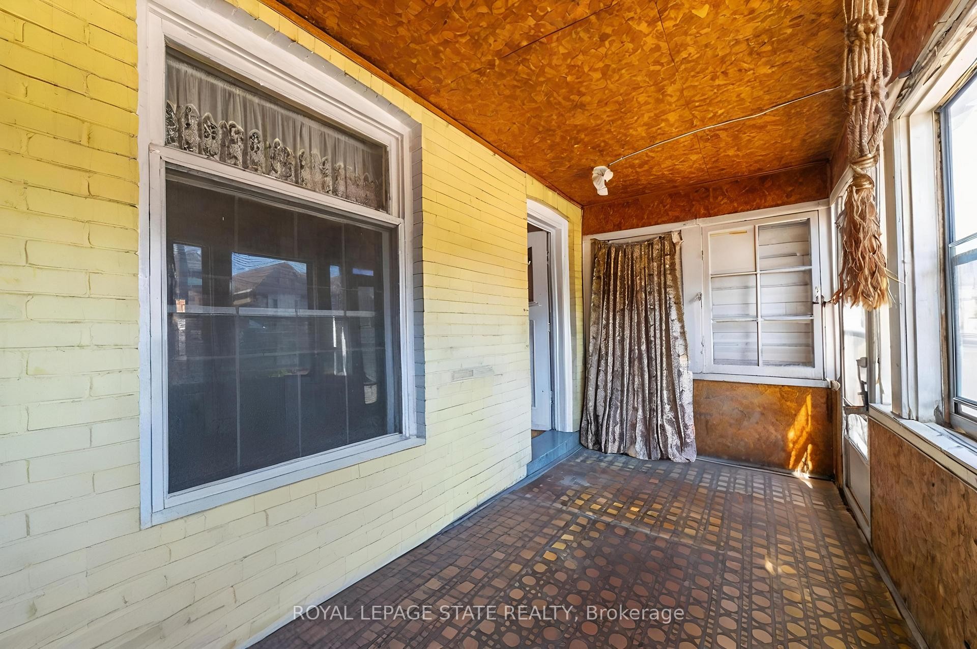 35 Sherman Avenue N, Hamilton, ON - Outdoor With Exterior