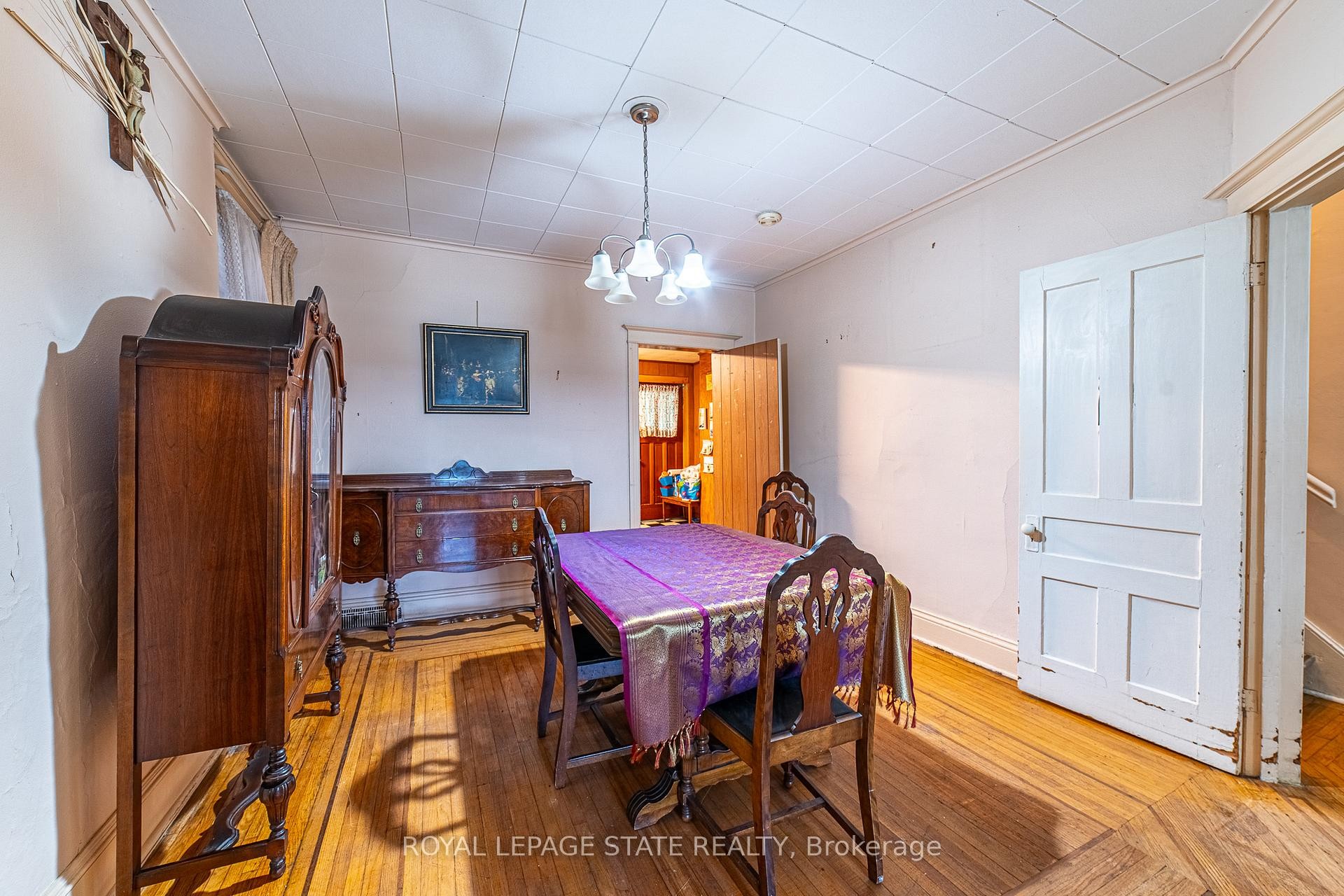 35 Sherman Avenue N, Hamilton, ON - Indoor Photo Showing Dining Room