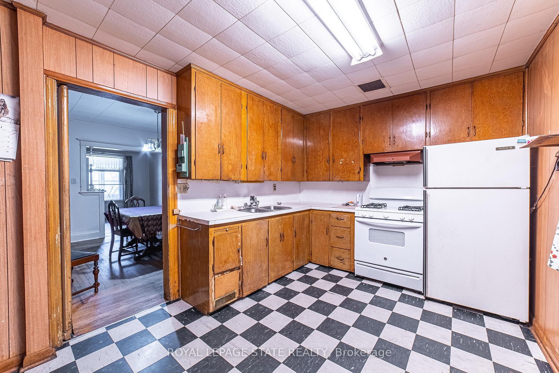 35 Sherman Avenue N, Hamilton, ON - Indoor Photo Showing Kitchen With Double Sink