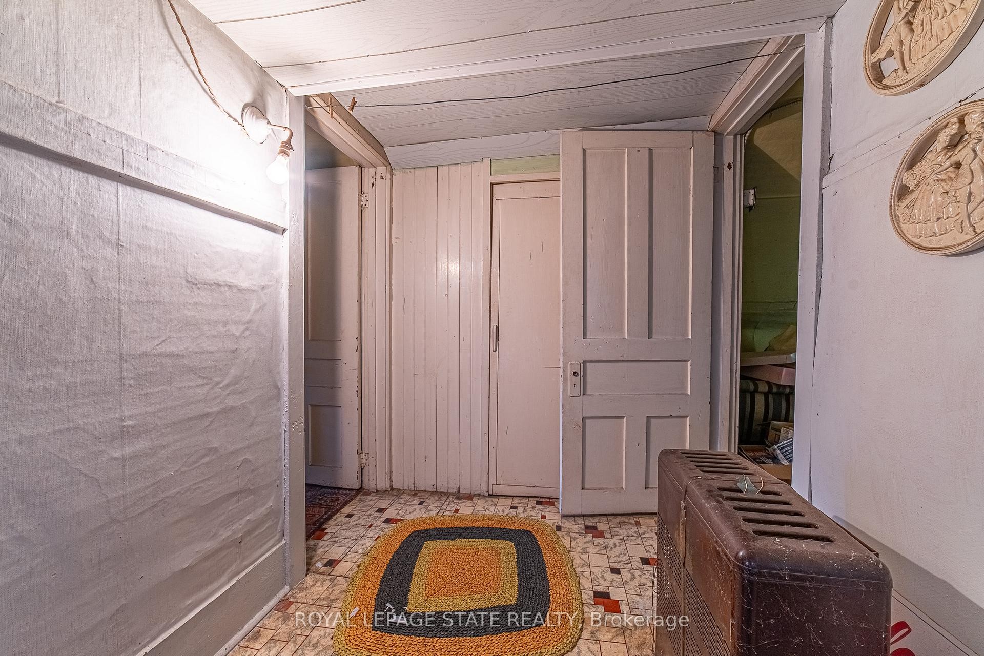 35 Sherman Avenue N, Hamilton, ON - Indoor