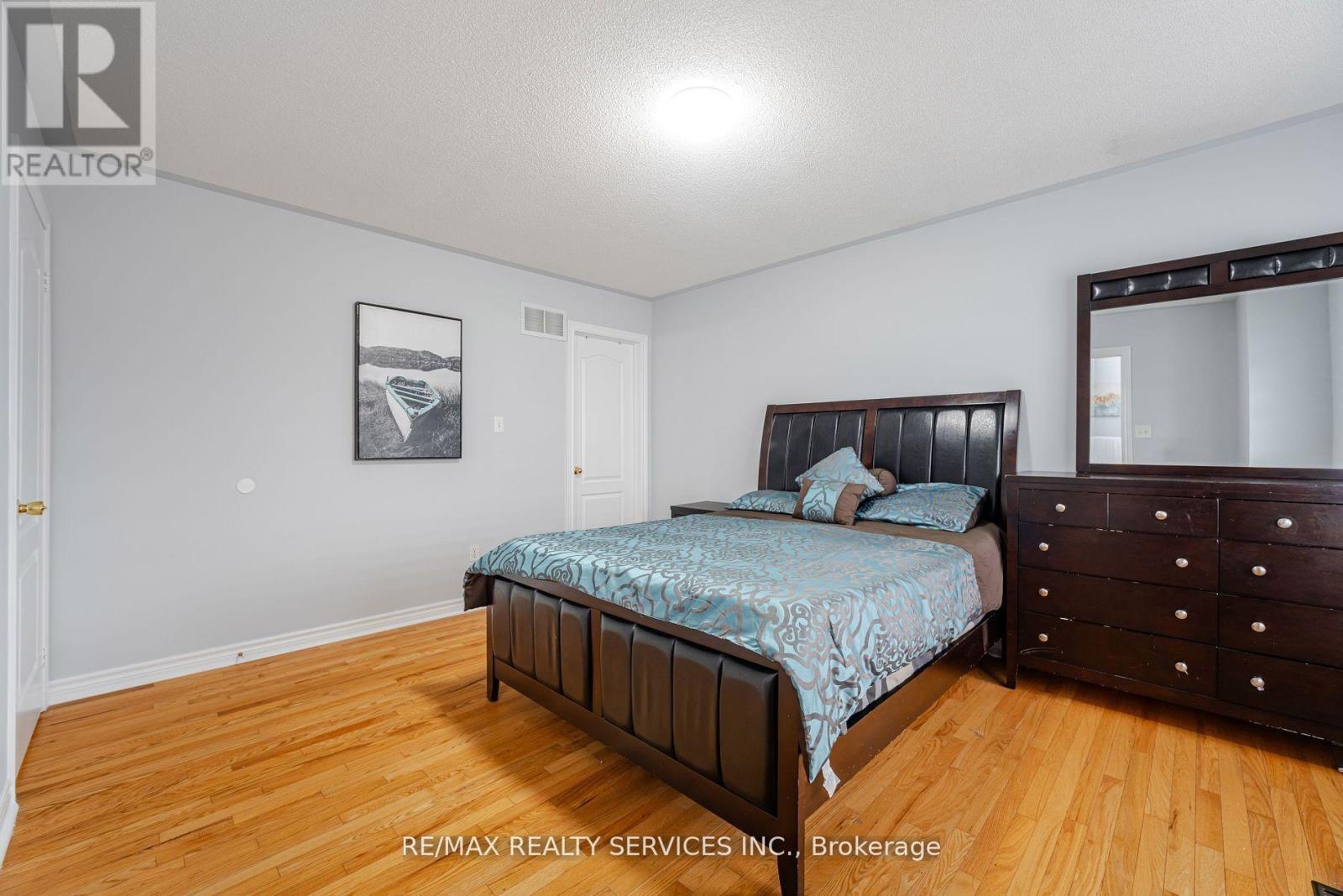 27 Hardgate Crescent, Brampton, ON - Indoor Photo Showing Bedroom
