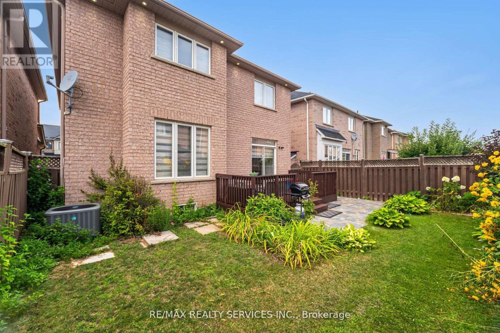 27 Hardgate Crescent, Brampton, ON - Outdoor With Exterior