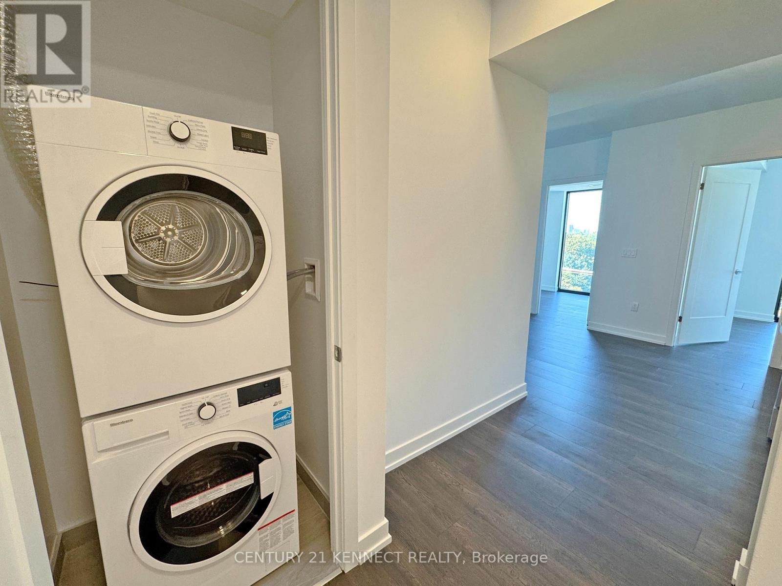 606 - 801 The Queensway, Toronto, ON - Indoor Photo Showing Laundry Room