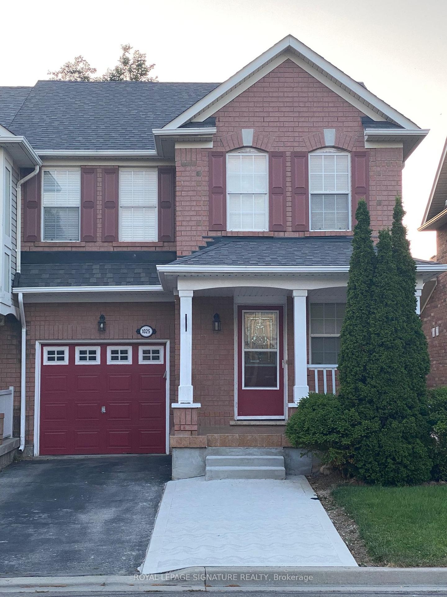 Upper-1025 Barclay Circle, Milton, ON - Outdoor With Facade