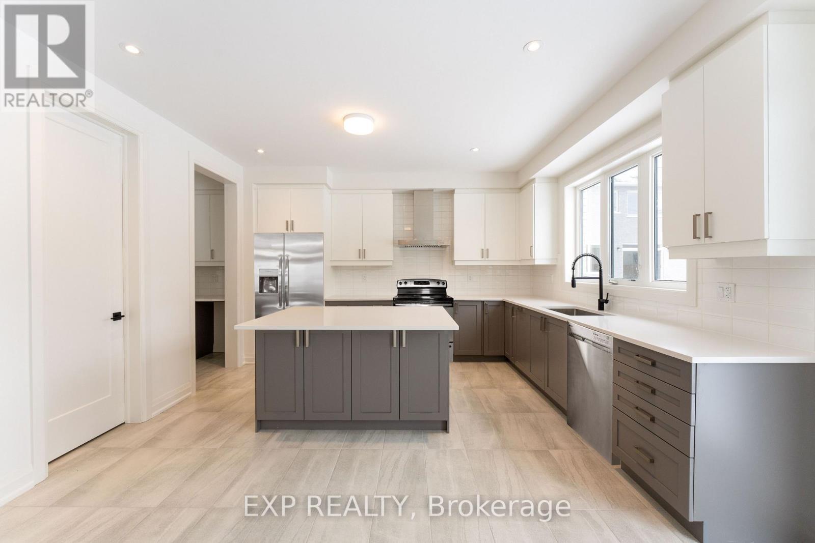 5 Mayflower Gardens, Adjala-Tosorontio, ON - Indoor Photo Showing Kitchen With Upgraded Kitchen