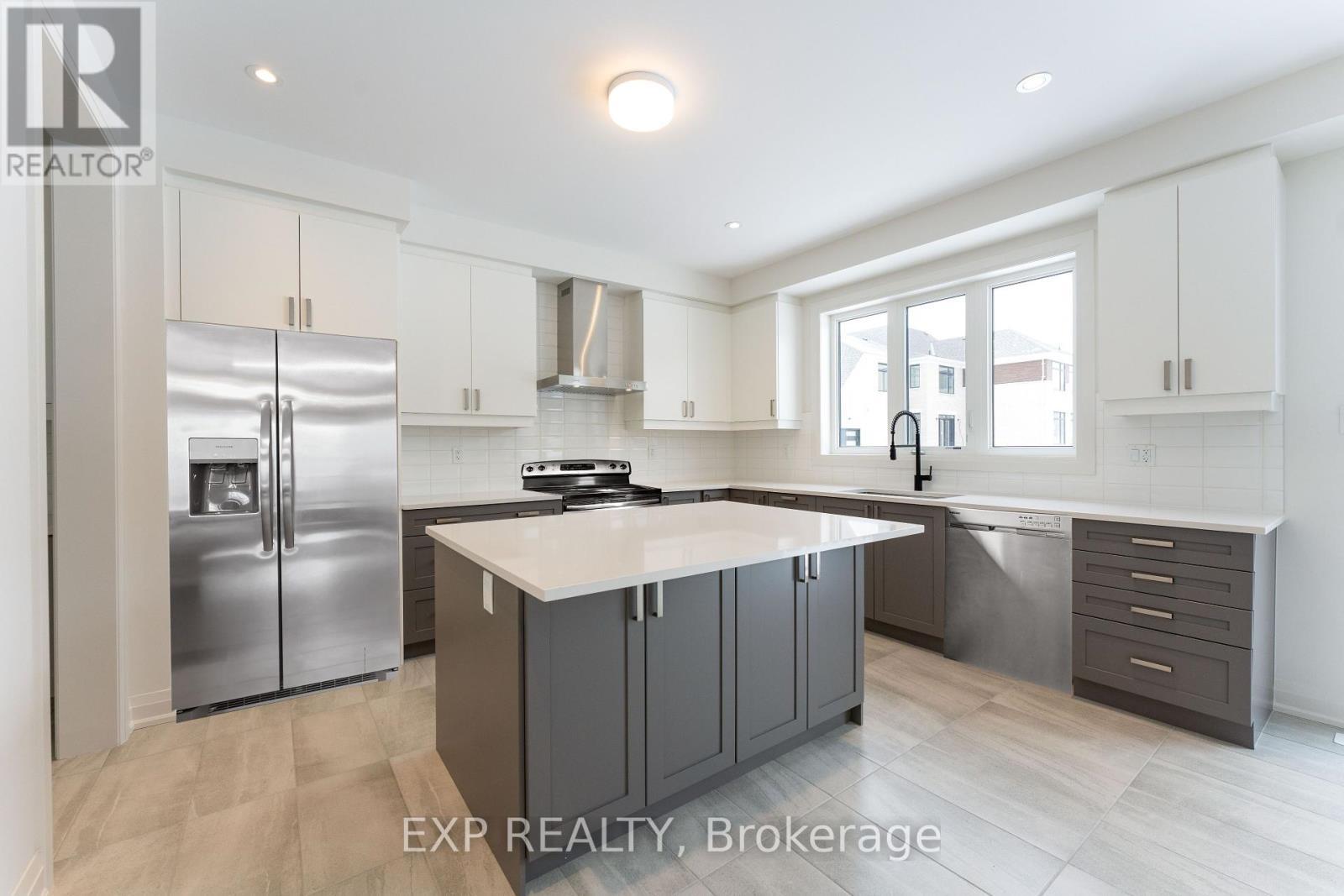 5 Mayflower Gardens, Adjala-Tosorontio, ON - Indoor Photo Showing Kitchen With Upgraded Kitchen