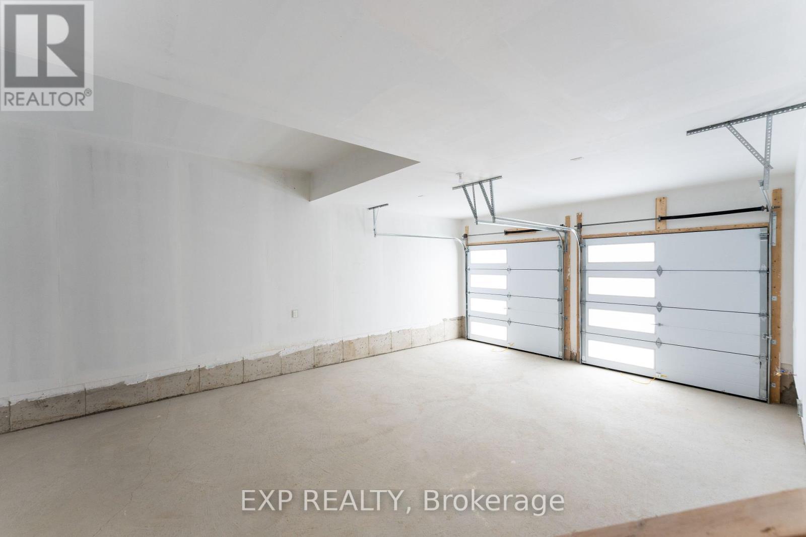 5 Mayflower Gardens, Adjala-Tosorontio, ON - Indoor Photo Showing Garage