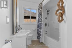 4pc ensuite to 2nd bed/Den -