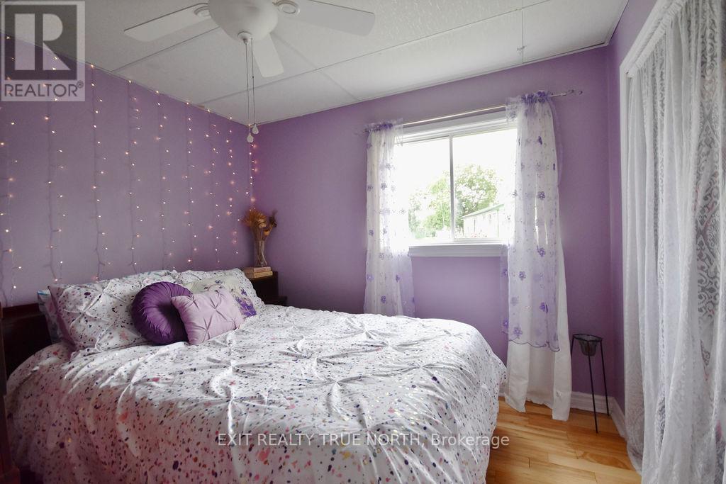 Bedroom - 5632 Penetanguishene Road, Springwater, ON - Indoor Photo Showing Bedroom