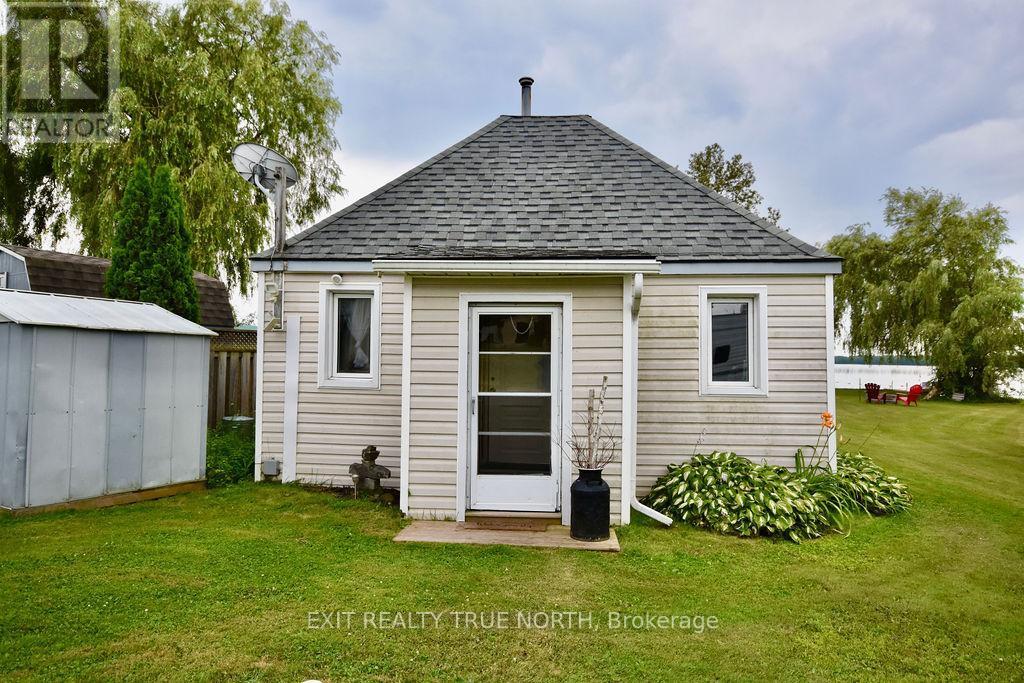 Cottage: potential income or family + guests - 5632 Penetanguishene Road, Springwater, ON - Outdoor