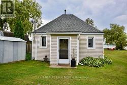 Cottage: potential income or family + guests -