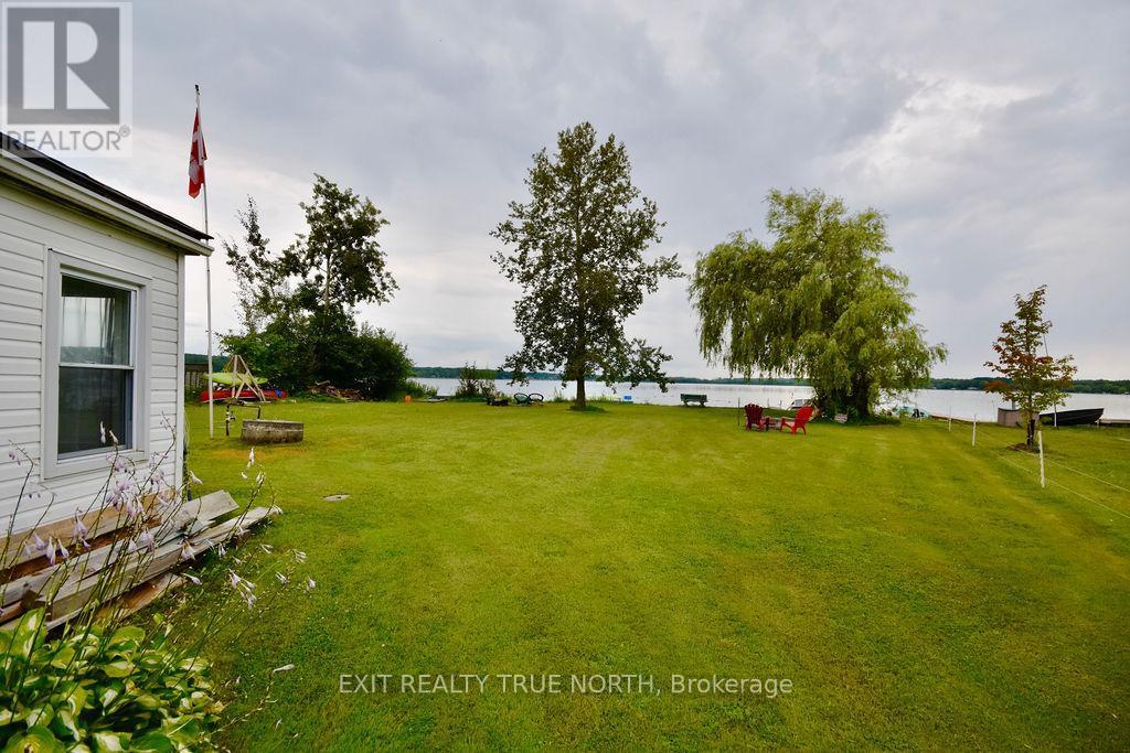Yard - 5632 Penetanguishene Road, Springwater, ON - Outdoor