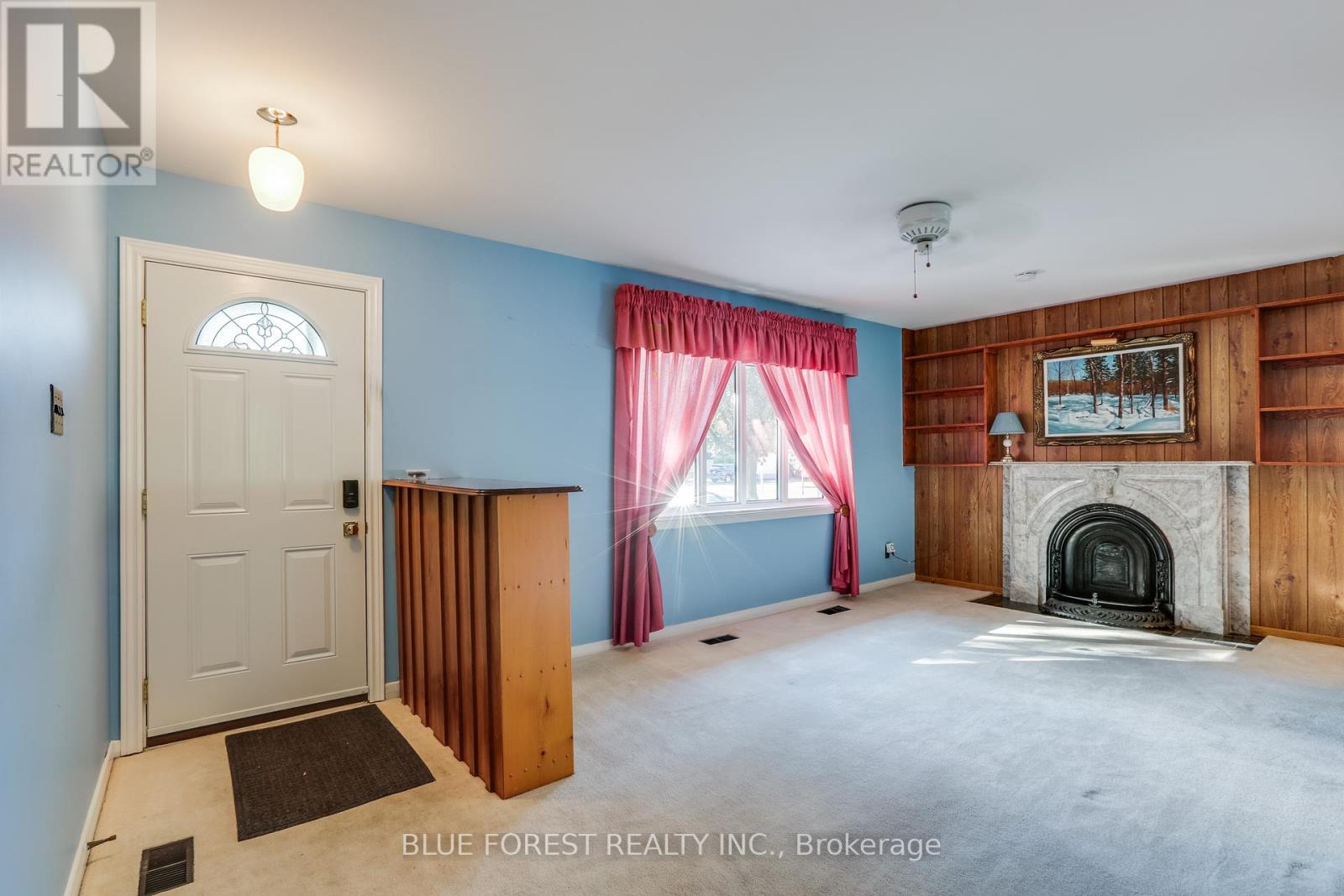 125 Goldwick Crescent, London East (East D), ON - Indoor Photo Showing Other Room With Fireplace
