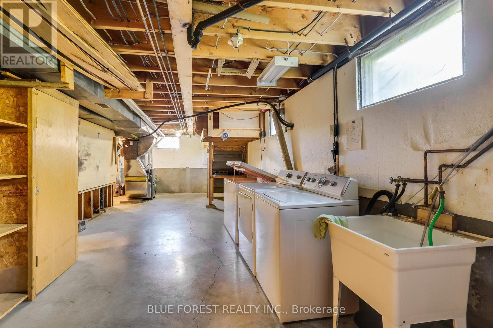 125 Goldwick Crescent, London East (East D), ON - Indoor Photo Showing Laundry Room