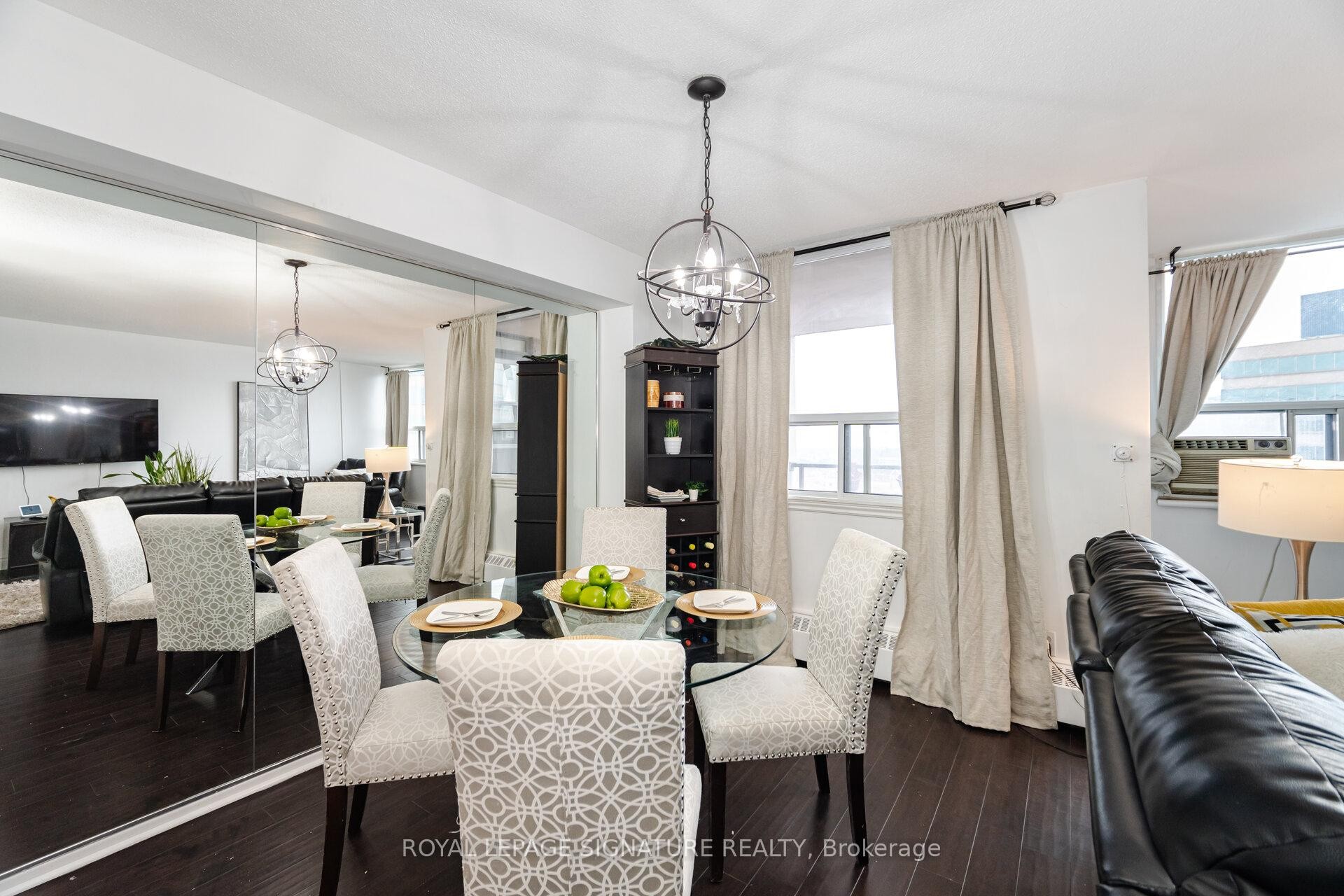 1212-451 The West Mall Drive, Toronto, ON - Indoor Photo Showing Dining Room