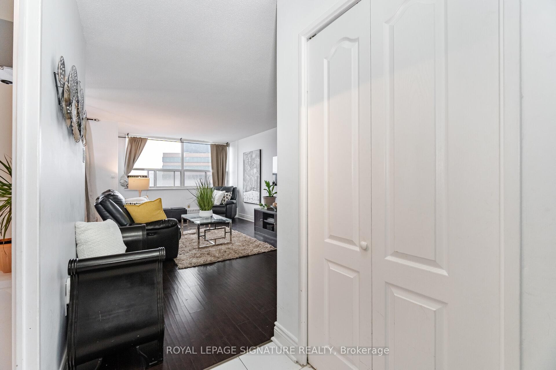 1212-451 The West Mall Drive, Toronto, ON - Indoor Photo Showing Other Room