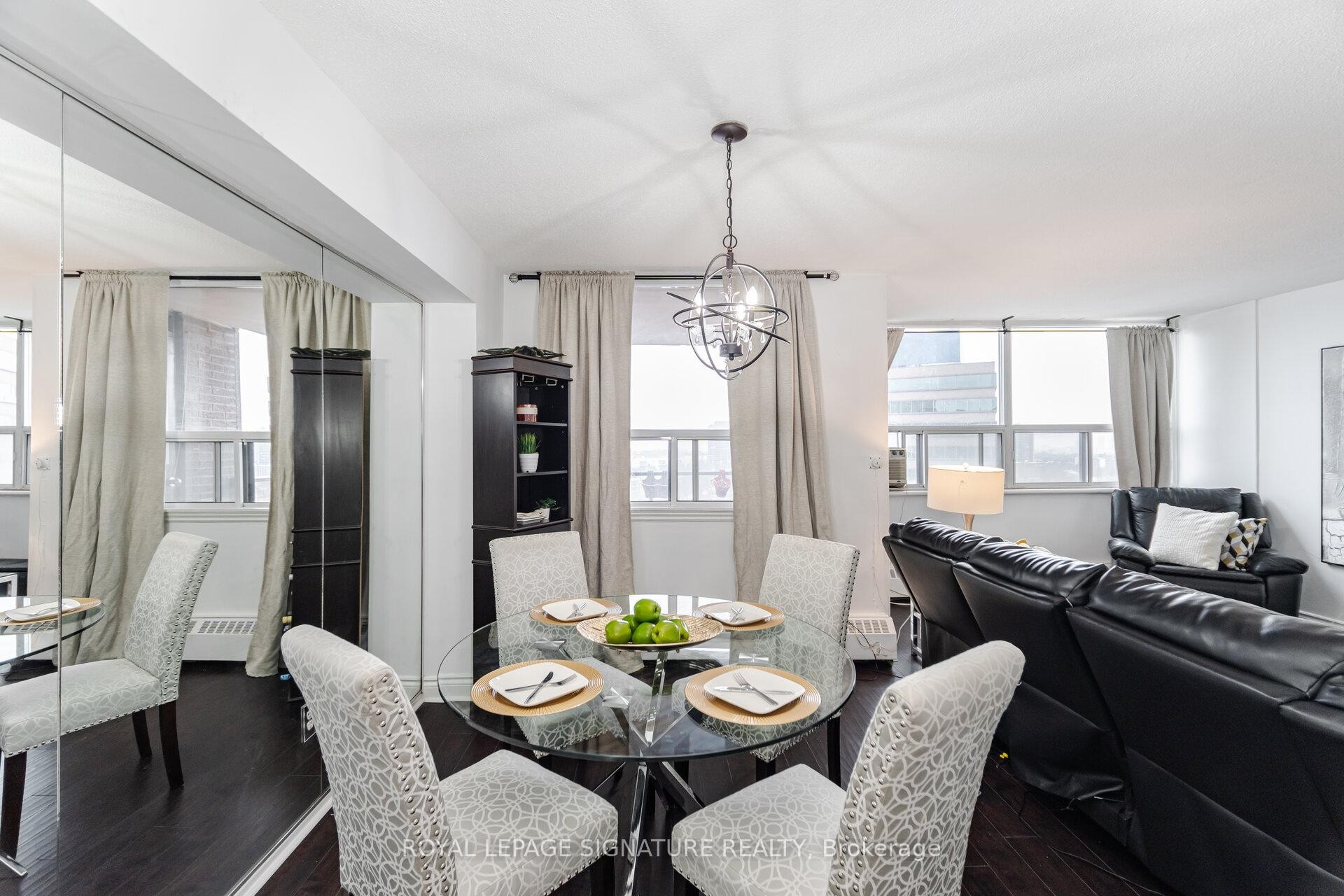 1212-451 The West Mall Drive, Toronto, ON - Indoor Photo Showing Dining Room