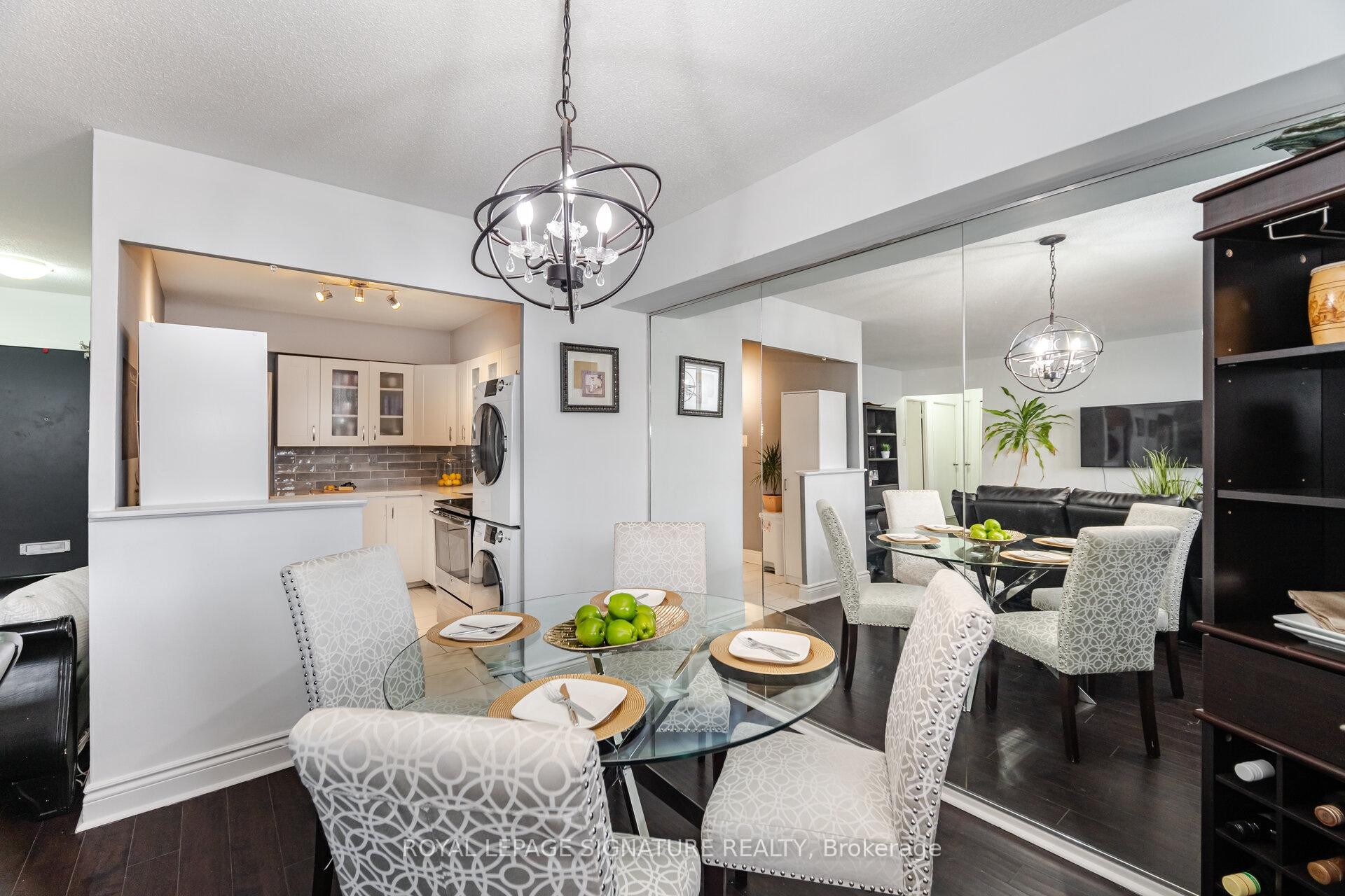 1212-451 The West Mall Drive, Toronto, ON - Indoor Photo Showing Dining Room