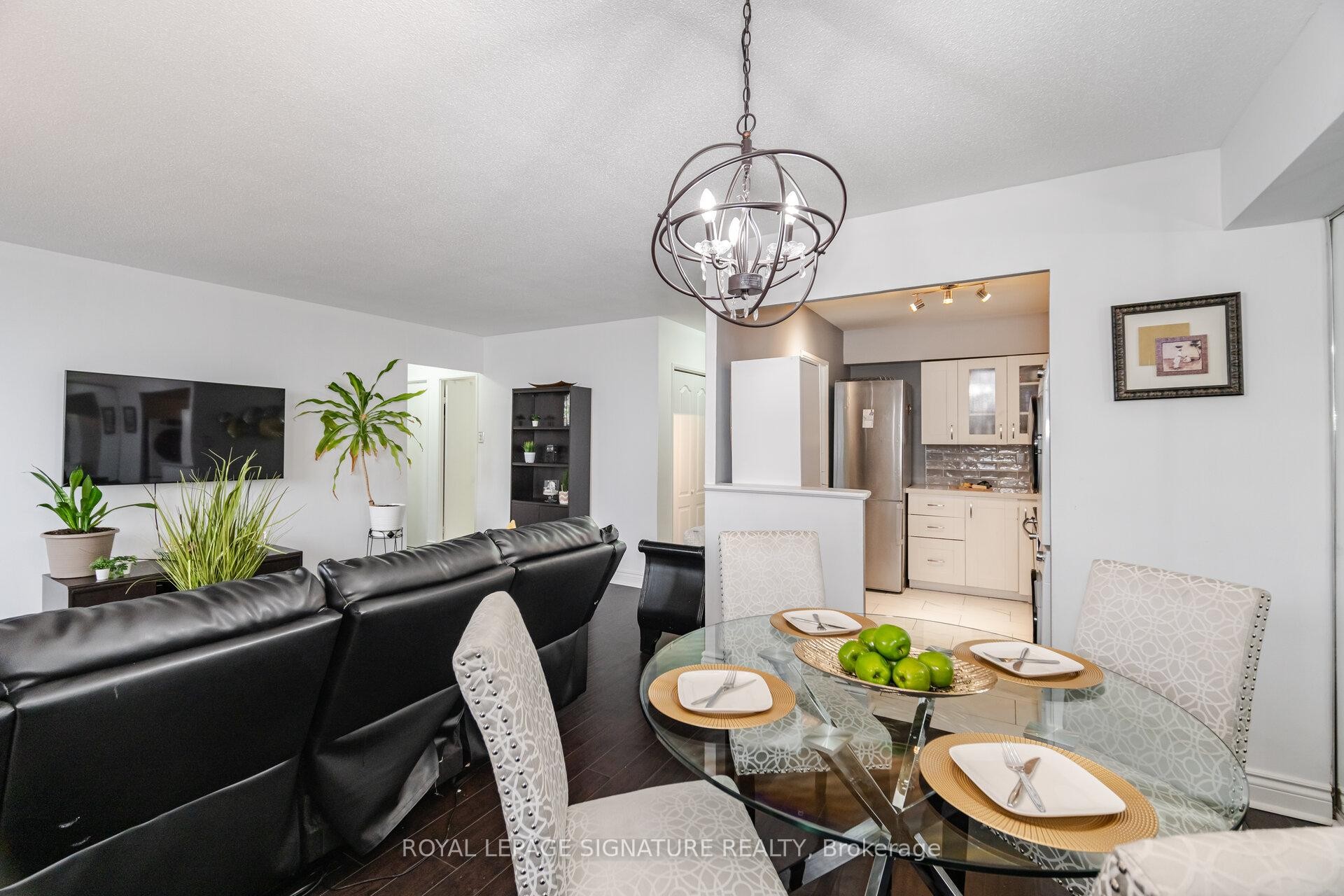 1212-451 The West Mall Drive, Toronto, ON - Indoor Photo Showing Dining Room